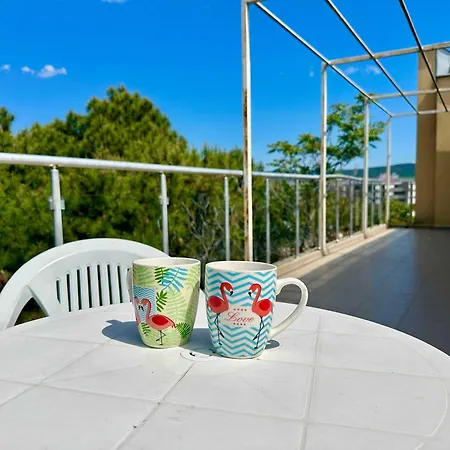 Family 1 Bd In Flores Park By Menada