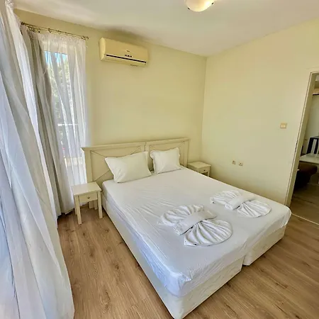 Family 1 Bd In Flores Park By Menada *